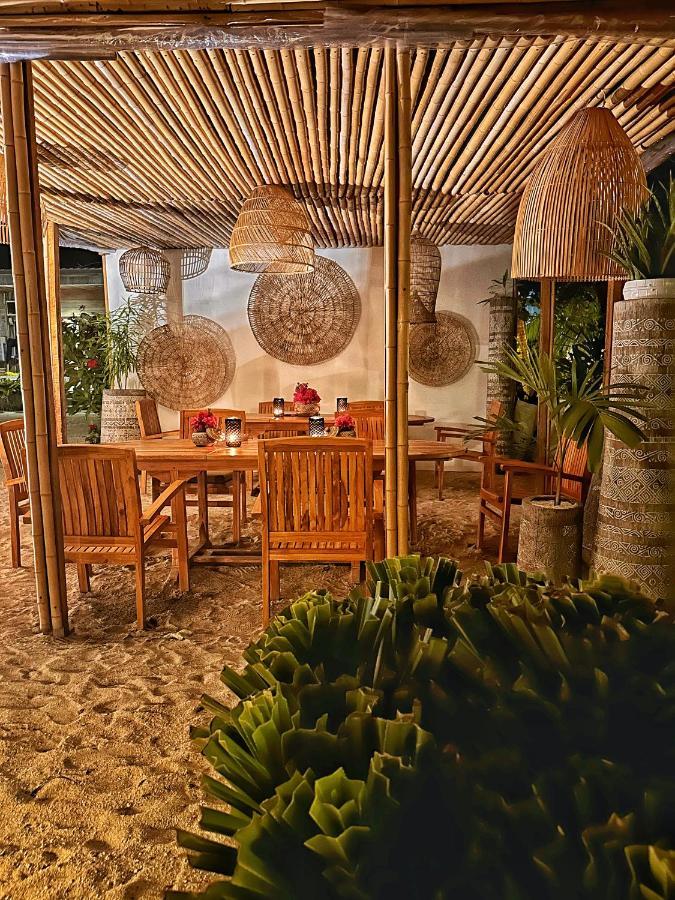 Met House Hotel Thulusdhoo Exterior foto