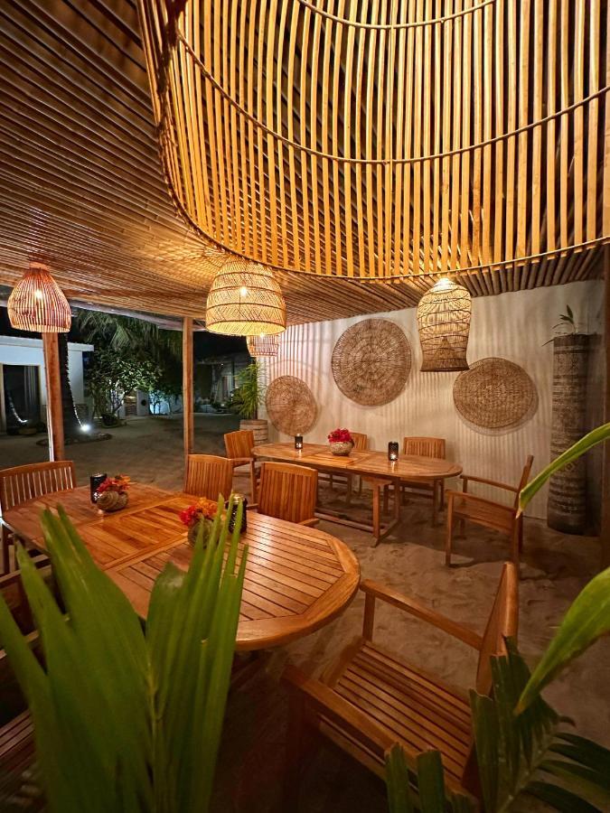 Met House Hotel Thulusdhoo Exterior foto
