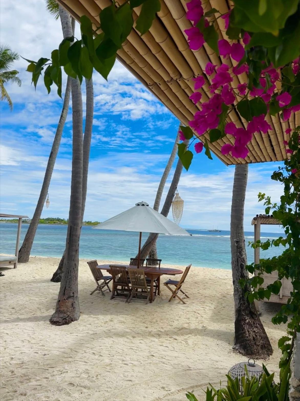 Met House Hotel Thulusdhoo Exterior foto