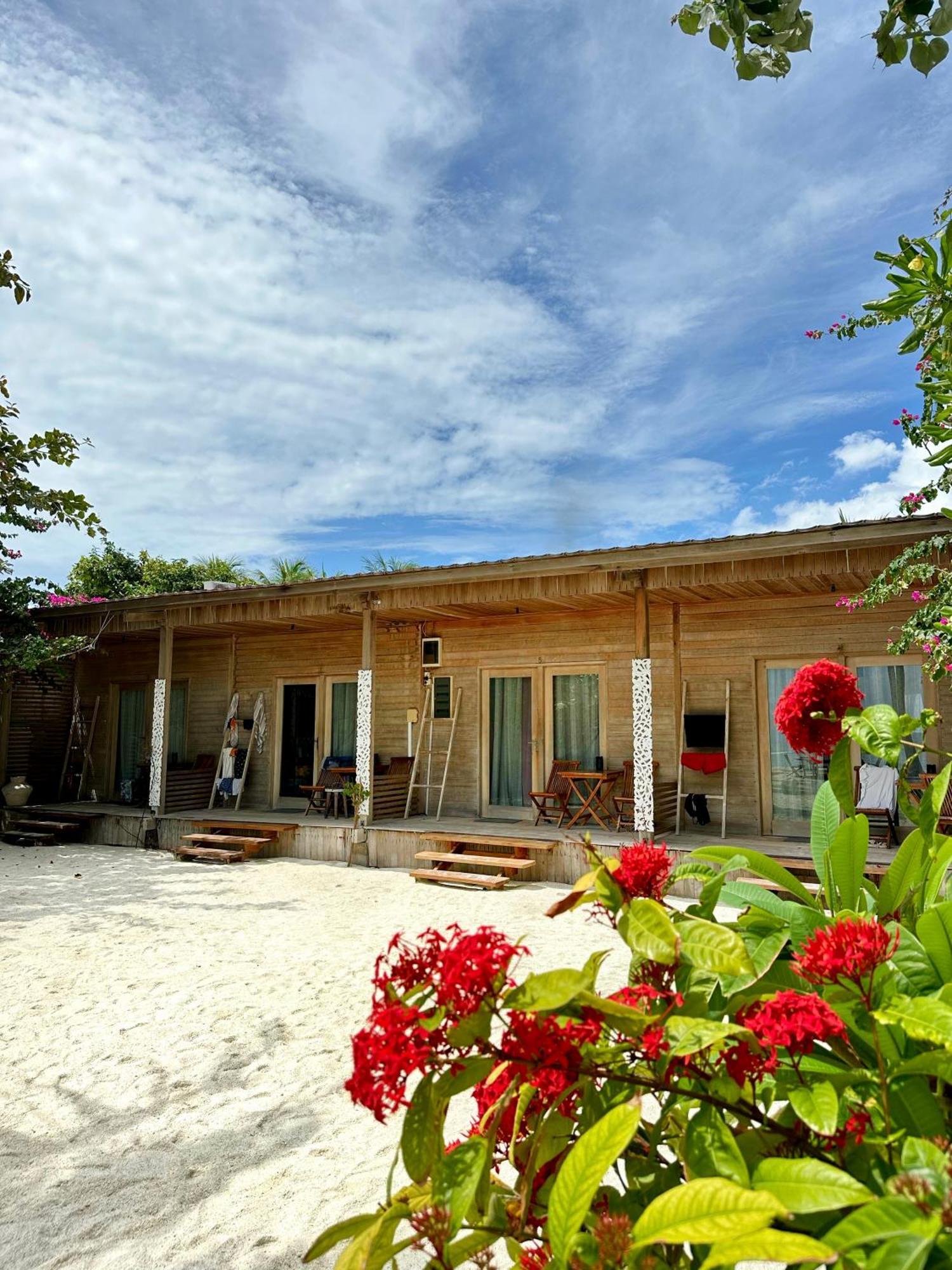 Met House Hotel Thulusdhoo Exterior foto