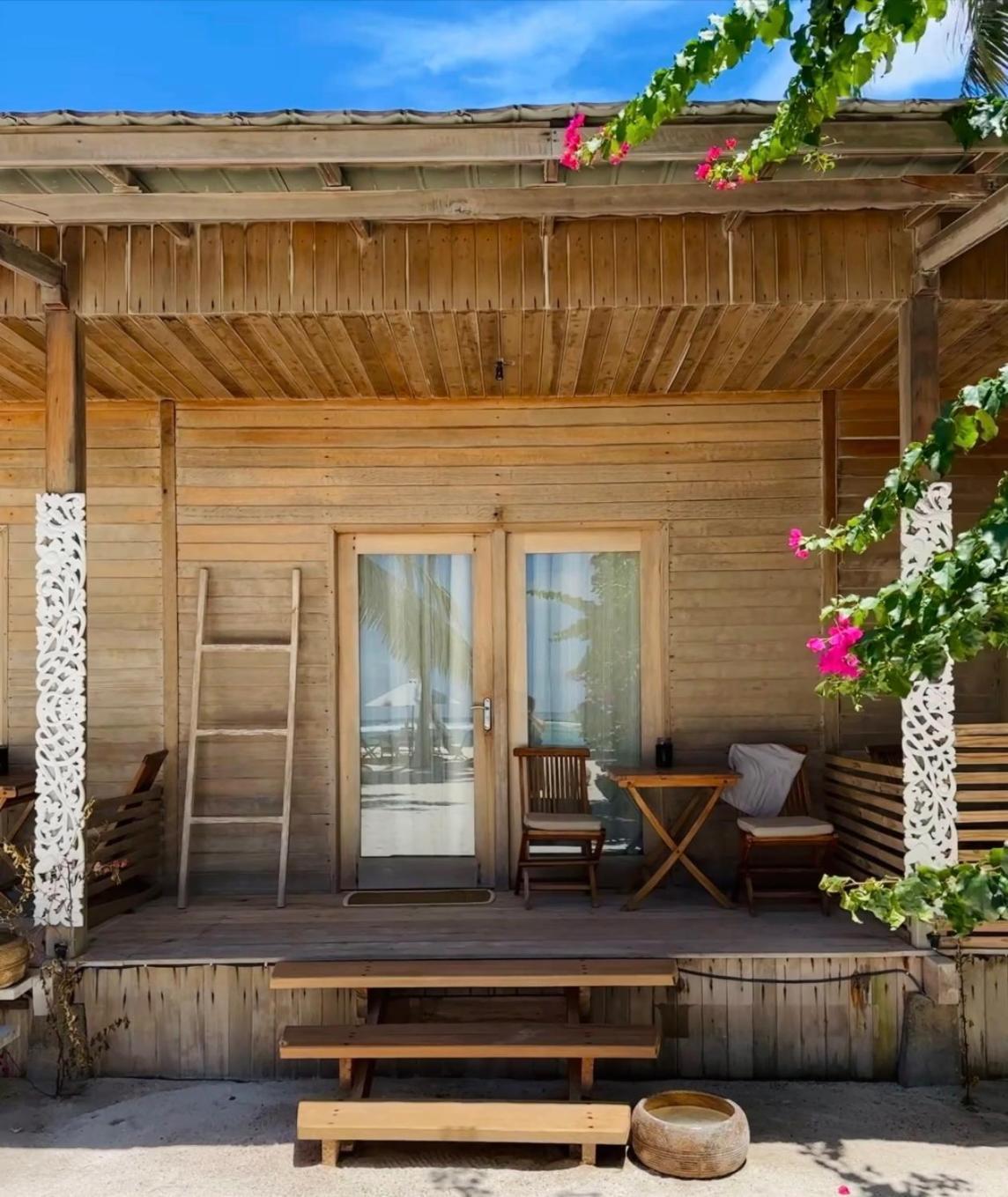 Met House Hotel Thulusdhoo Exterior foto