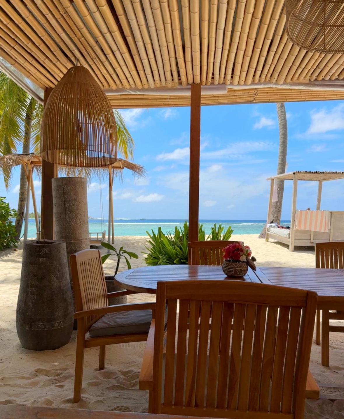 Met House Hotel Thulusdhoo Exterior foto
