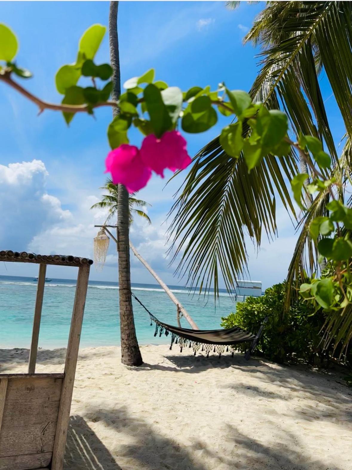 Met House Hotel Thulusdhoo Exterior foto