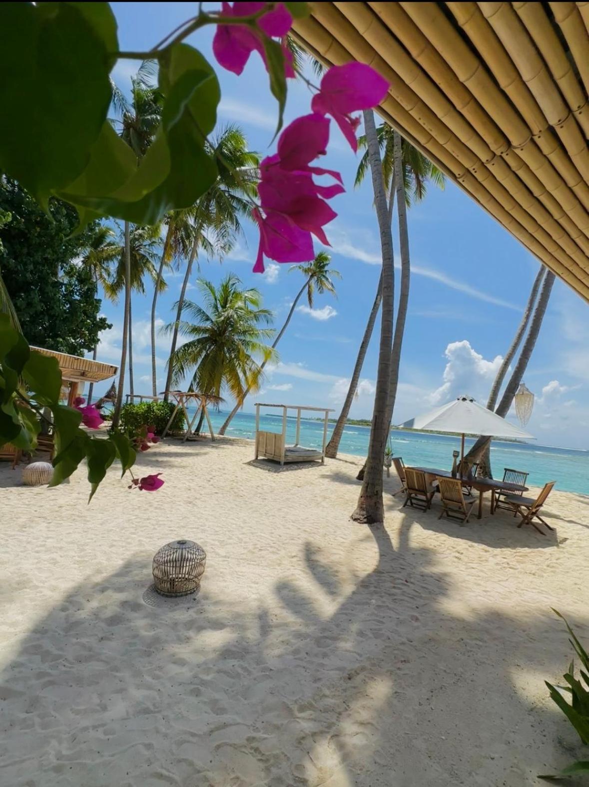 Met House Hotel Thulusdhoo Exterior foto