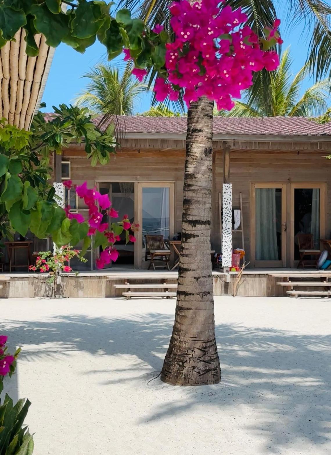Met House Hotel Thulusdhoo Exterior foto