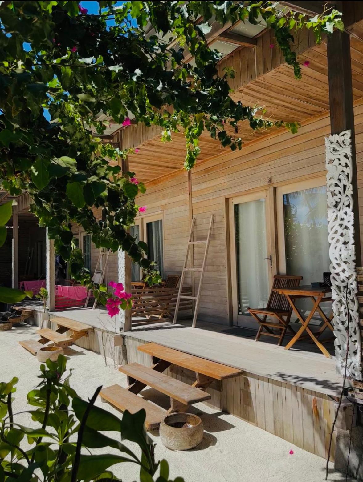 Met House Hotel Thulusdhoo Exterior foto