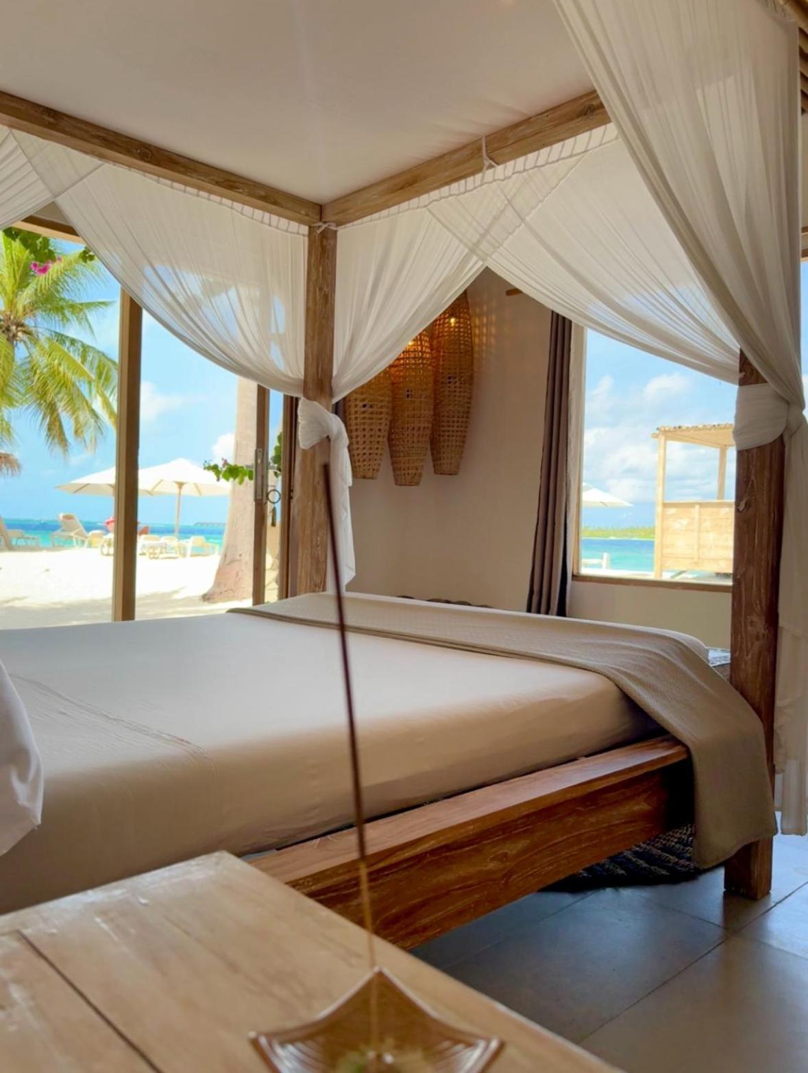 Met House Hotel Thulusdhoo Exterior foto