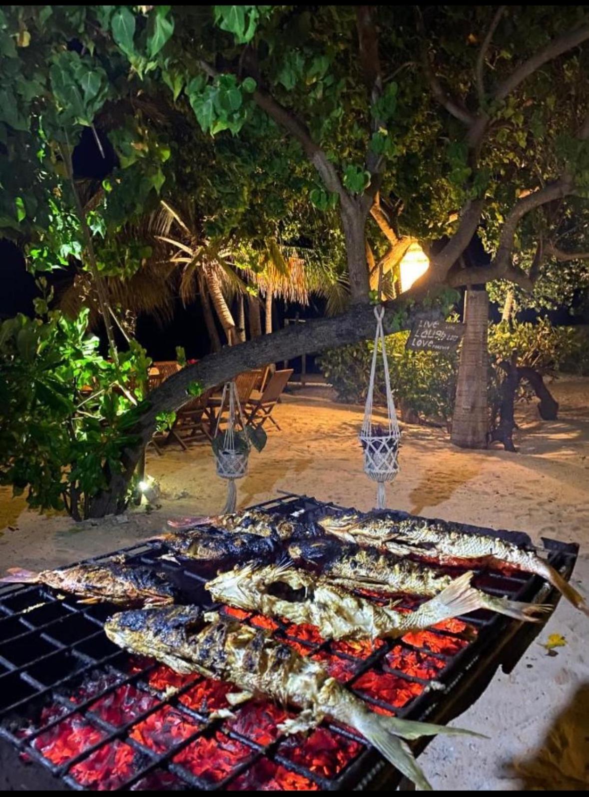 Met House Hotel Thulusdhoo Exterior foto